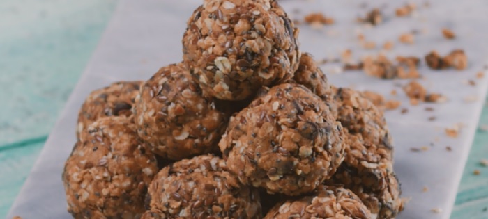 Conheça a receita de bolinhas energéticas para melhorar seu dia a dia